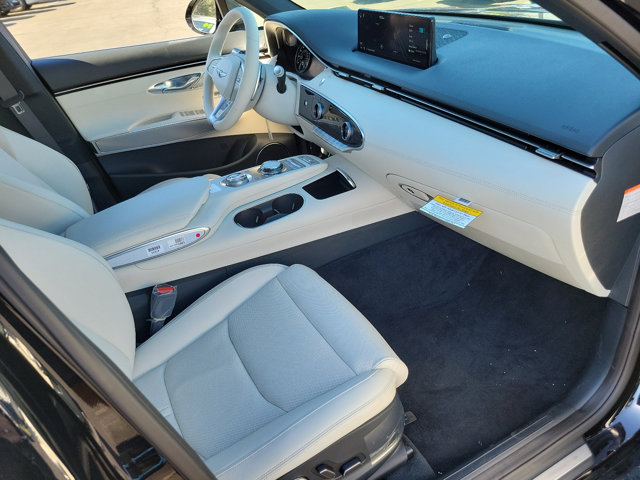 Vehicle image 16 of 21