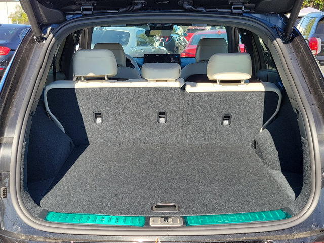 Vehicle image 18 of 21