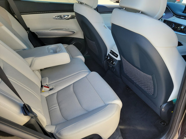 Vehicle image 17 of 21
