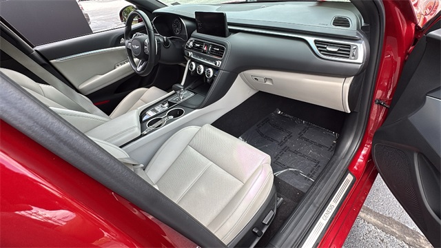 2023 Genesis G70 2.0T Image 26 of 29