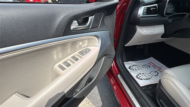 2023 Genesis G70 2.0T Image 14 of 29
