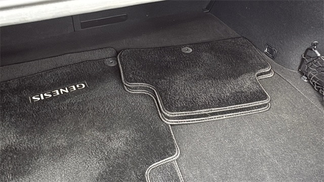 2023 Genesis G70 2.0T Image 28 of 29