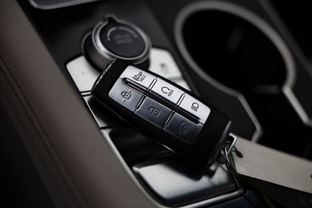 2023 Genesis G70 2.0T Image 29 of 41