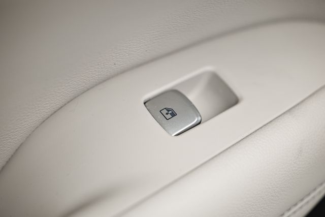 2023 Genesis G70 2.0T Image 30 of 41