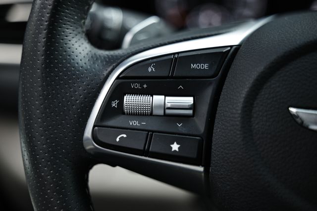 2023 Genesis G70 2.0T Image 38 of 41
