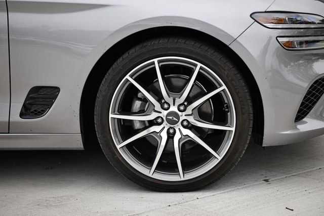 2023 Genesis G70 2.0T Image 7 of 41