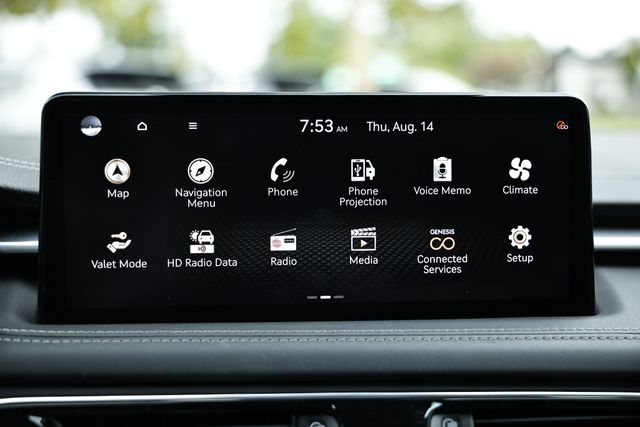 2023 Genesis G70 2.0T Image 21 of 41
