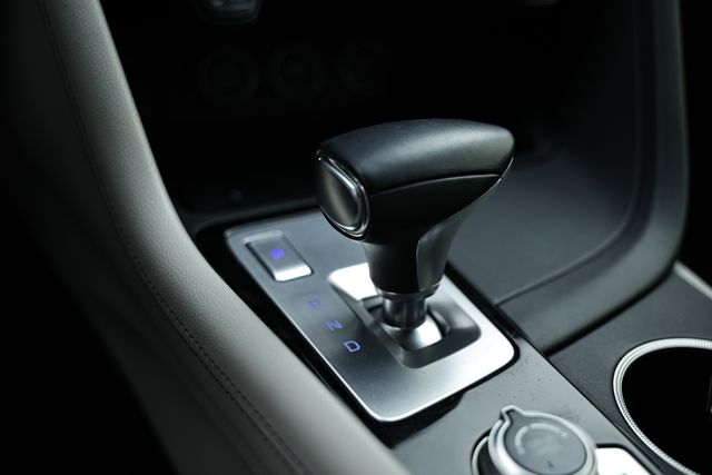 2023 Genesis G70 2.0T Image 22 of 41