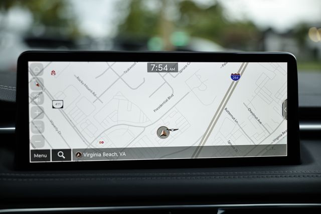 2023 Genesis G70 2.0T Image 20 of 41