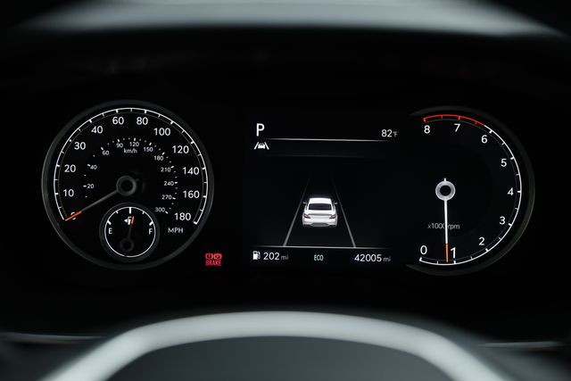 2023 Genesis G70 2.0T Image 18 of 41