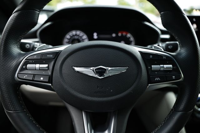 2023 Genesis G70 2.0T Image 17 of 41