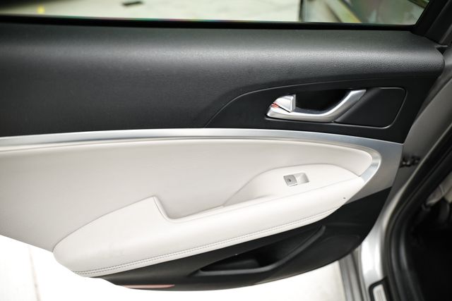 2023 Genesis G70 2.0T Image 24 of 41