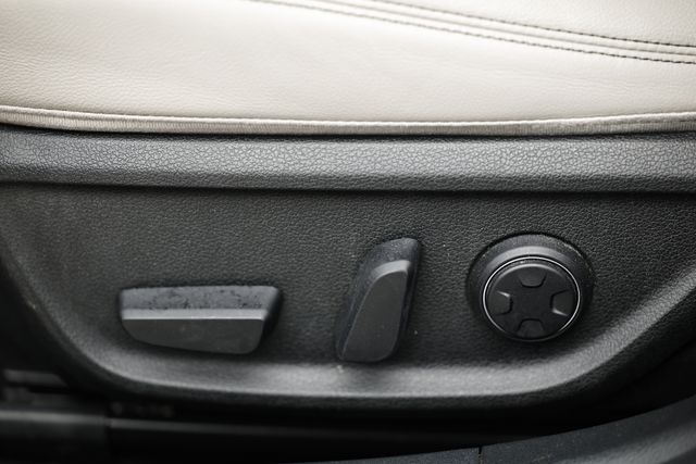 2023 Genesis G70 2.0T Image 25 of 41