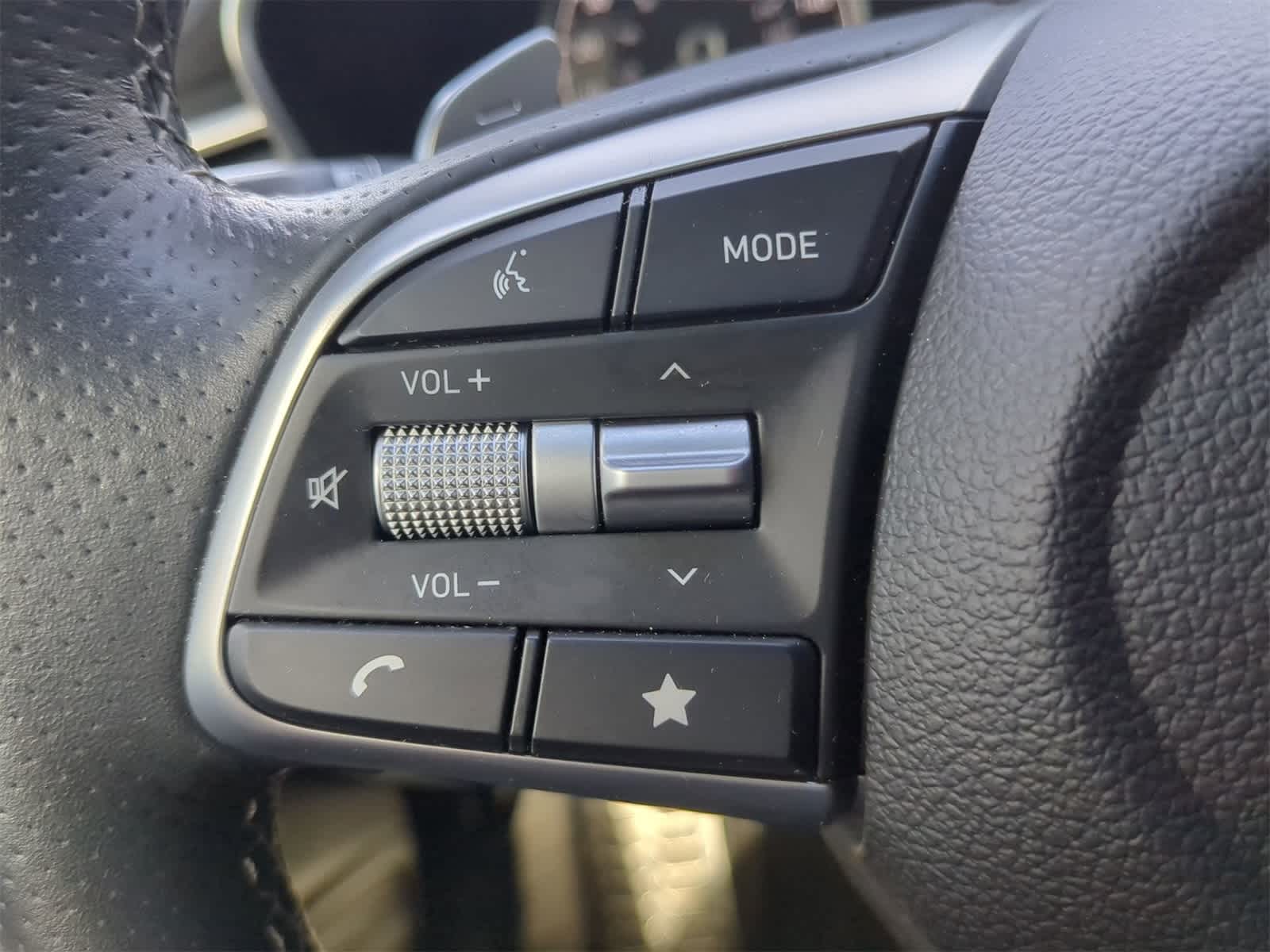 Vehicle image 23 of 27
