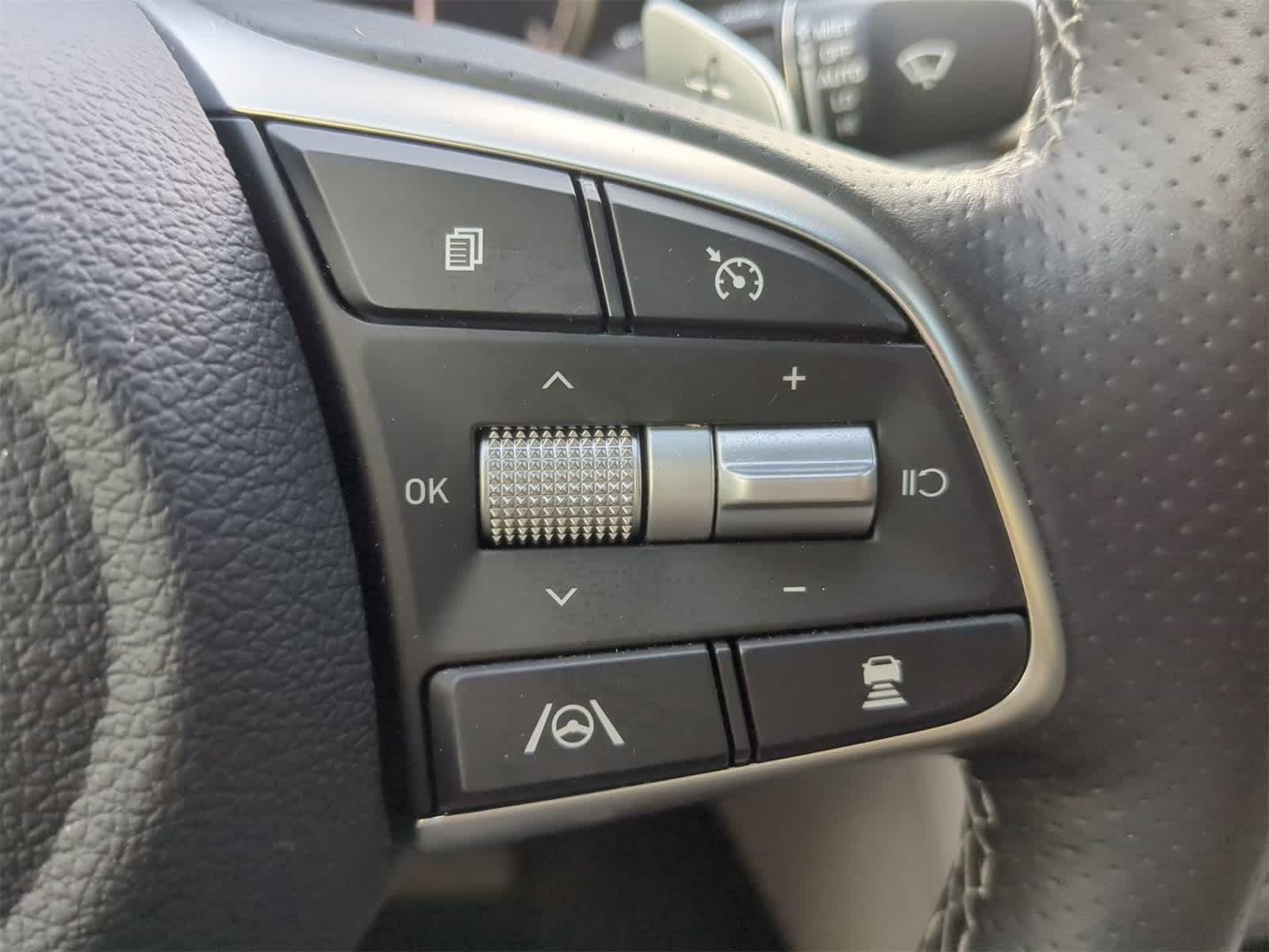 Vehicle image 22 of 27