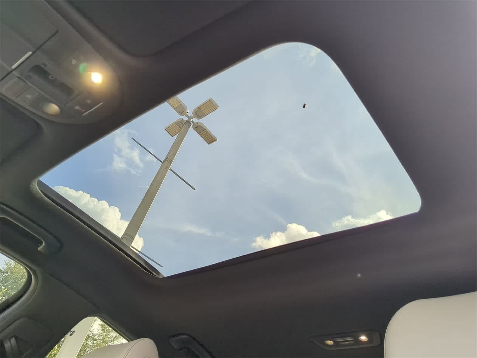 Vehicle image 26 of 27