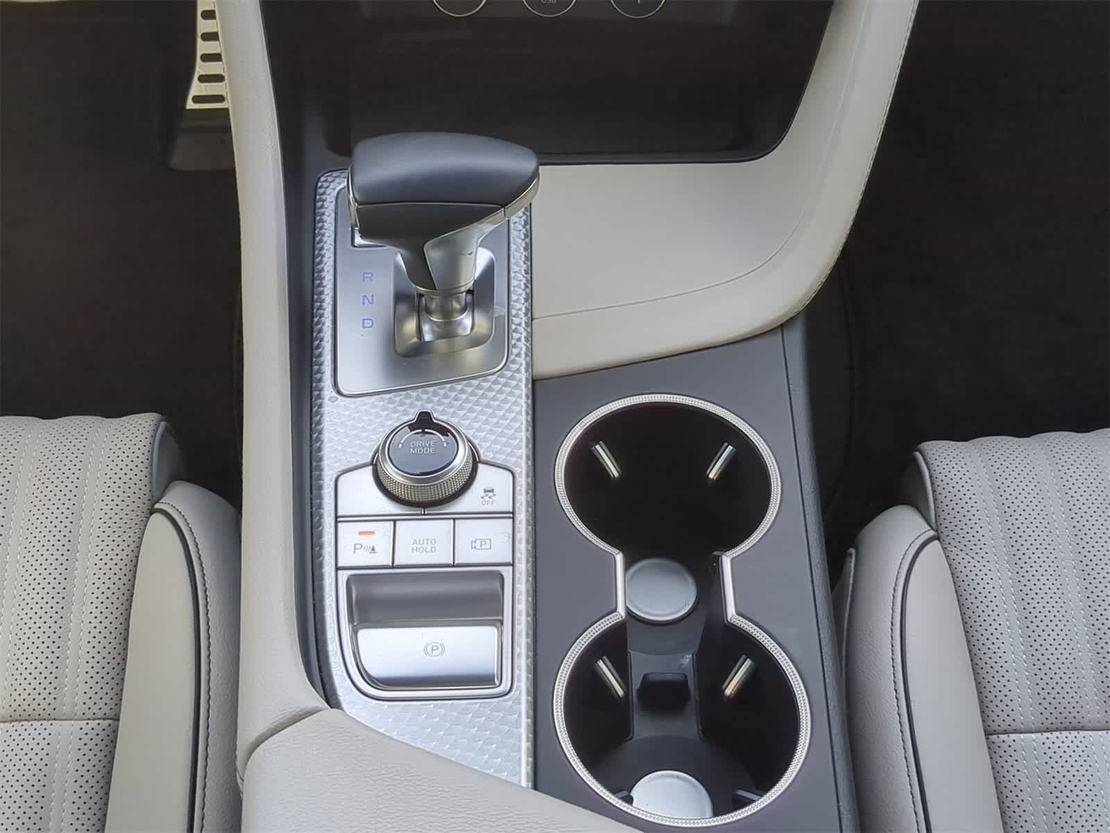Vehicle image 19 of 27