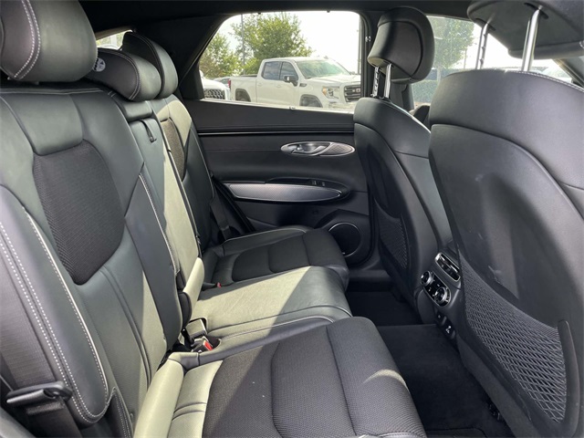 2023 Genesis GV70 2.5T Image 10 of 40