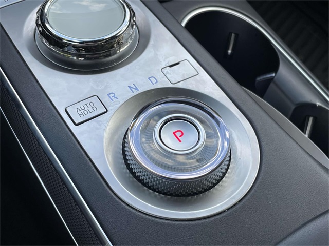2023 Genesis GV70 2.5T Image 20 of 40
