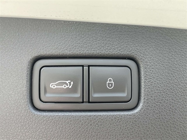 2023 Genesis GV70 2.5T Image 33 of 40