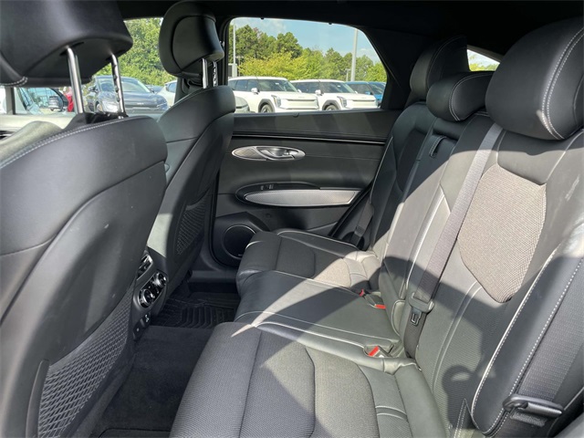 2023 Genesis GV70 2.5T Image 12 of 40