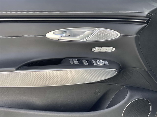 2023 Genesis GV70 2.5T Image 21 of 40