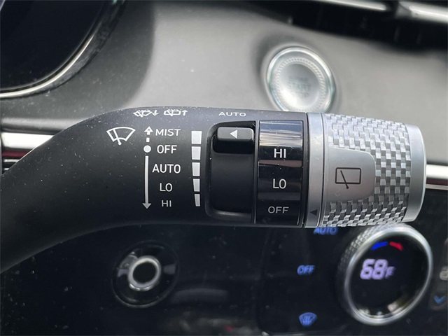 2023 Genesis GV70 2.5T Image 35 of 40
