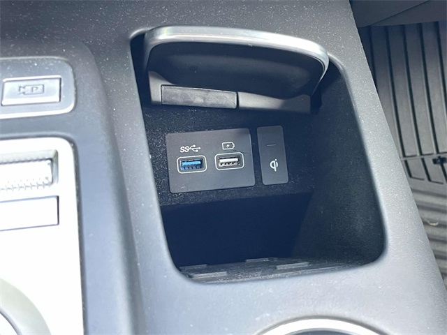 2023 Genesis GV70 2.5T Image 32 of 40