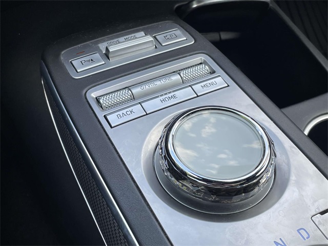 2023 Genesis GV70 2.5T Image 19 of 40