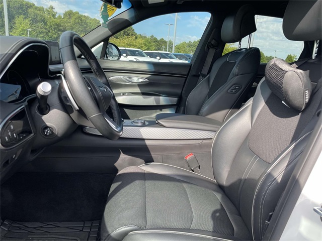 2023 Genesis GV70 2.5T Image 13 of 40