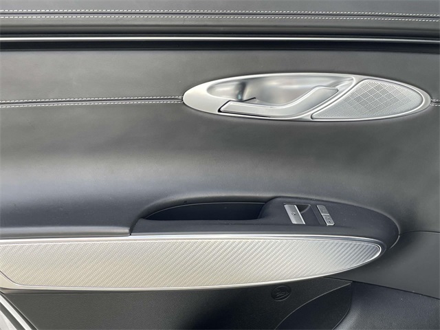 2023 Genesis GV70 2.5T Image 22 of 40