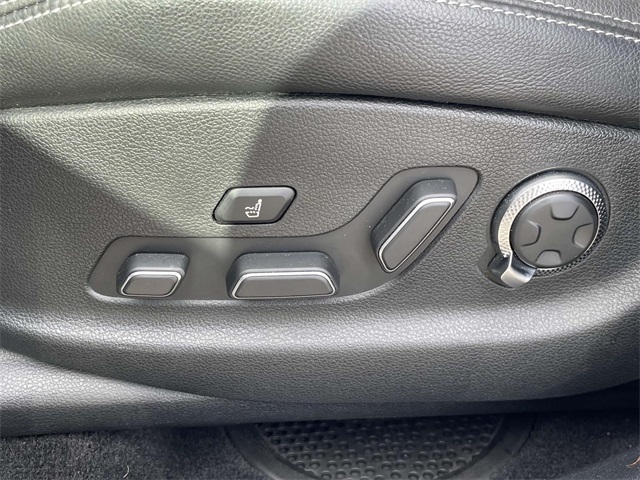 2023 Genesis GV70 2.5T Image 28 of 40