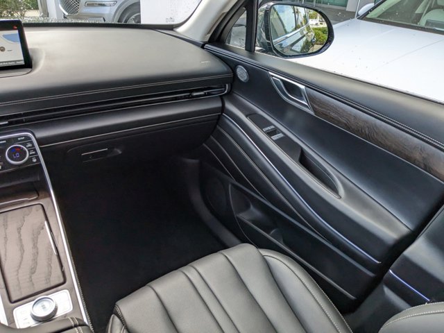 Vehicle image 11 of 28