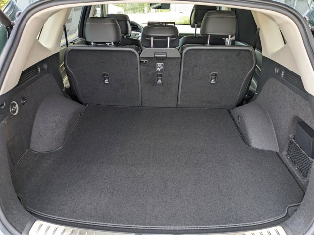 Vehicle image 15 of 28