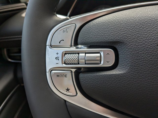 Vehicle image 20 of 28