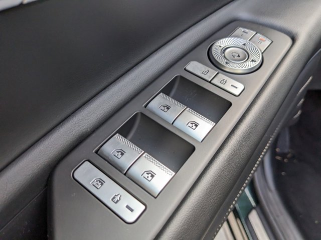 Vehicle image 19 of 28