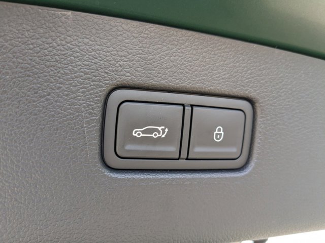 Vehicle image 16 of 28