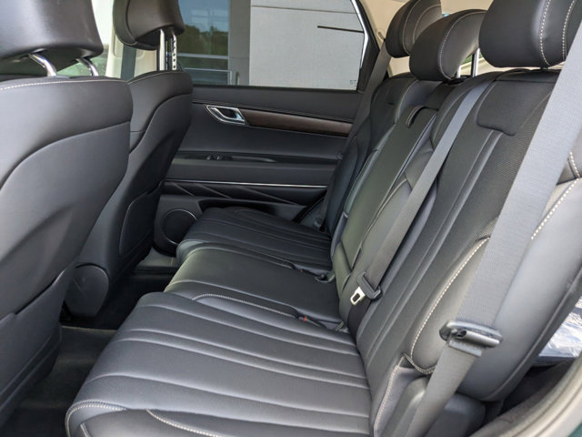 Vehicle image 14 of 28