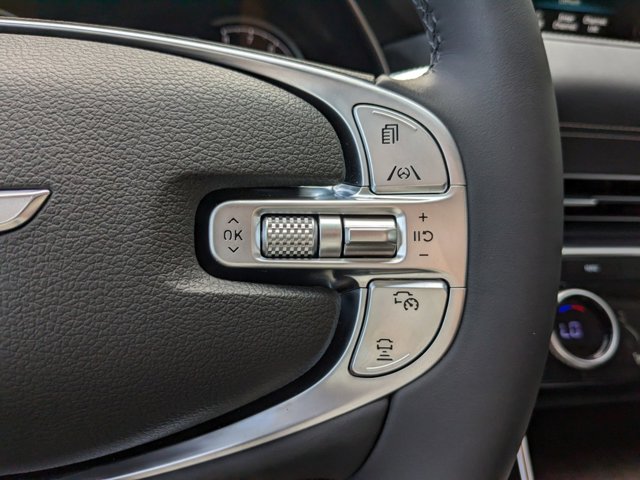 Vehicle image 21 of 28