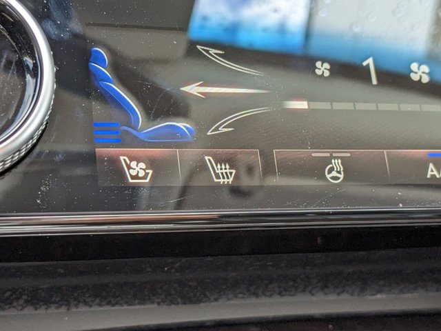 Vehicle image 26 of 28