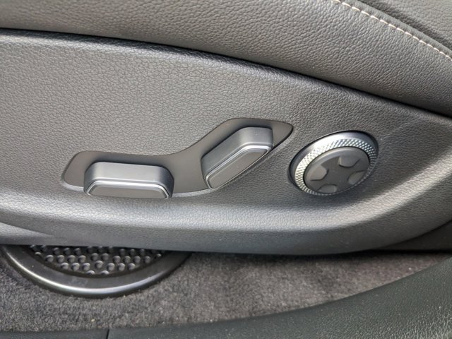Vehicle image 17 of 28