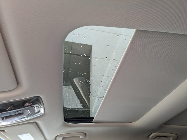 Vehicle image 18 of 28