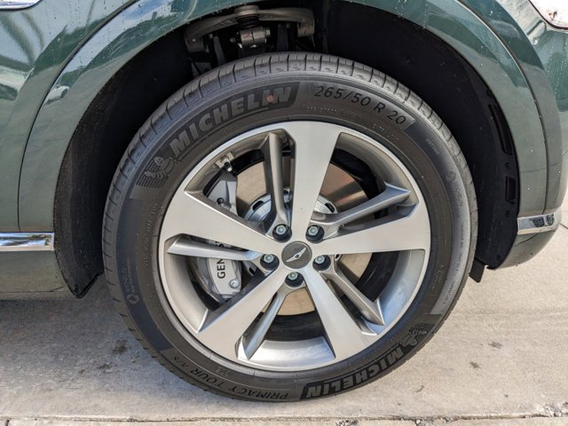 Vehicle image 8 of 28