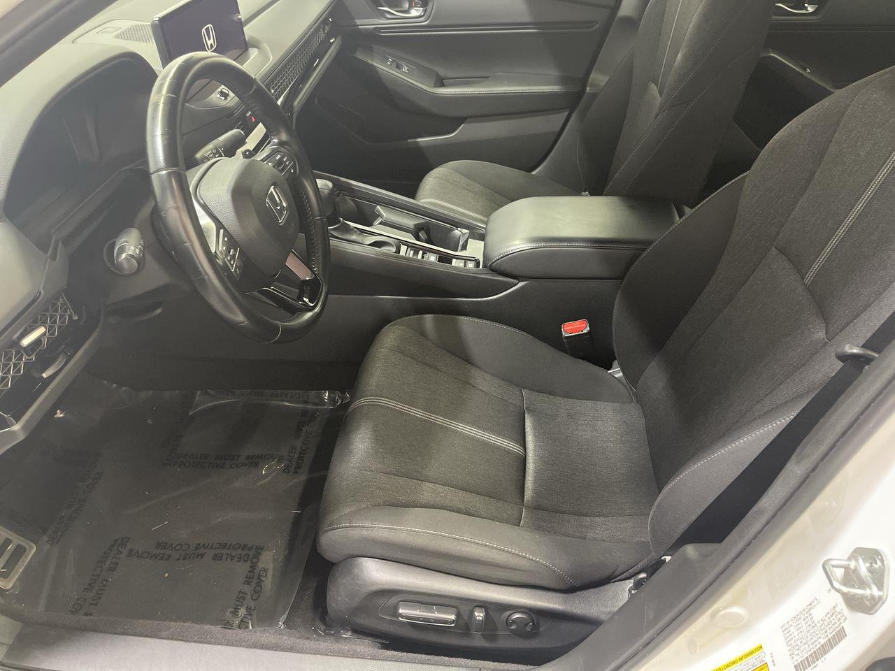 Vehicle image 23 of 25