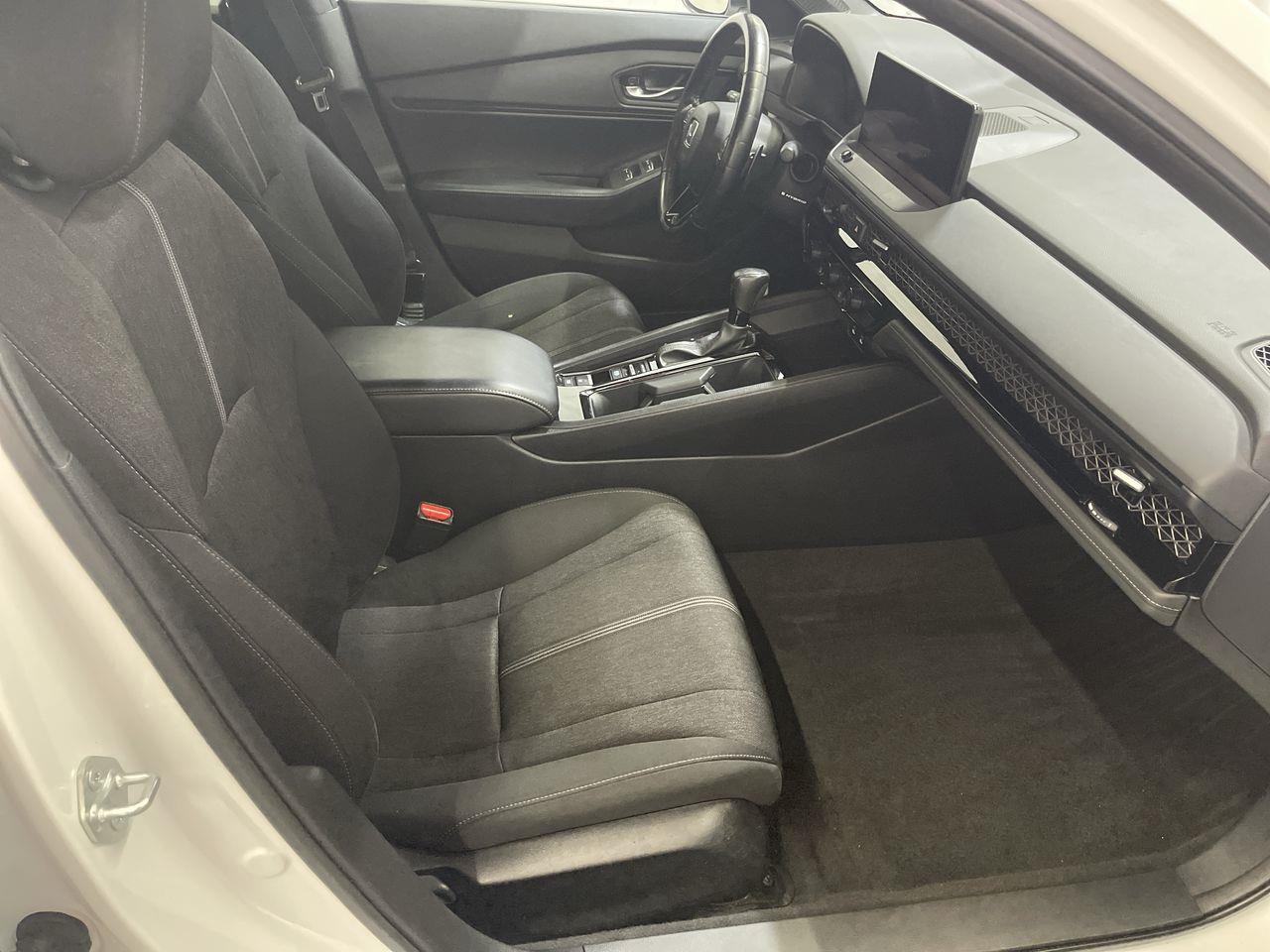 Vehicle image 15 of 25