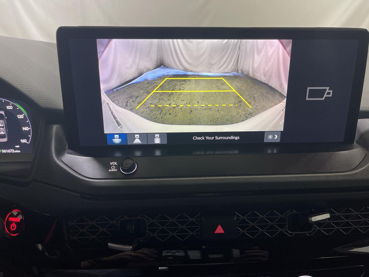 Vehicle image 18 of 25