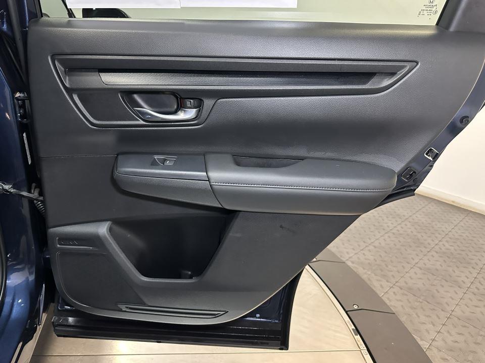 Vehicle image 34 of 40