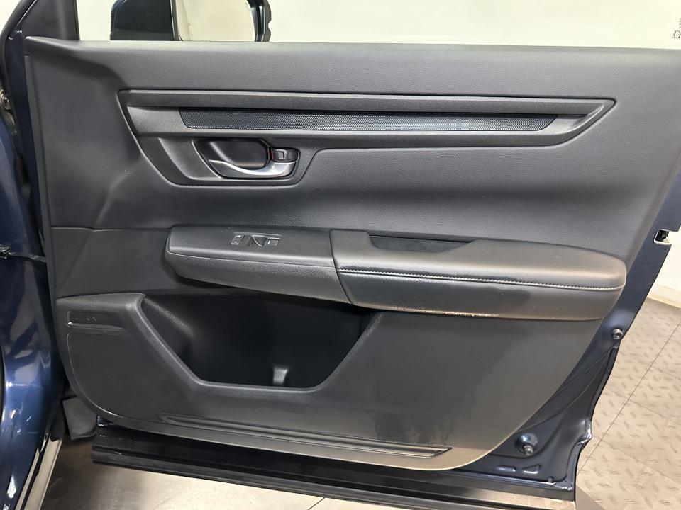 Vehicle image 37 of 40