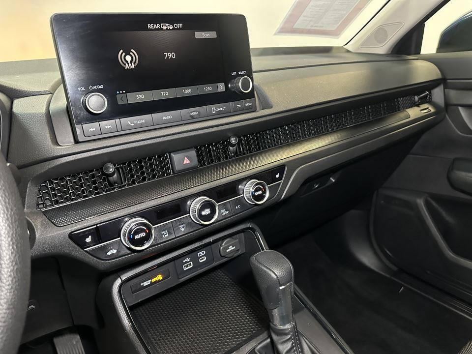 Vehicle image 28 of 40