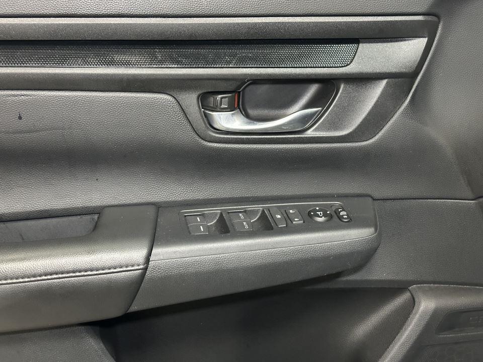 Vehicle image 21 of 40